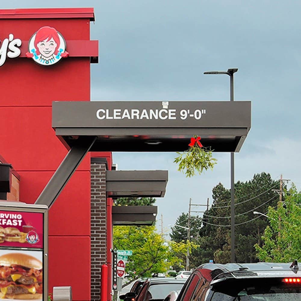 のインスタグラム：「What if we kissed in the Wendy’s drive thru? jk…. unless ? 👉👈 👀」