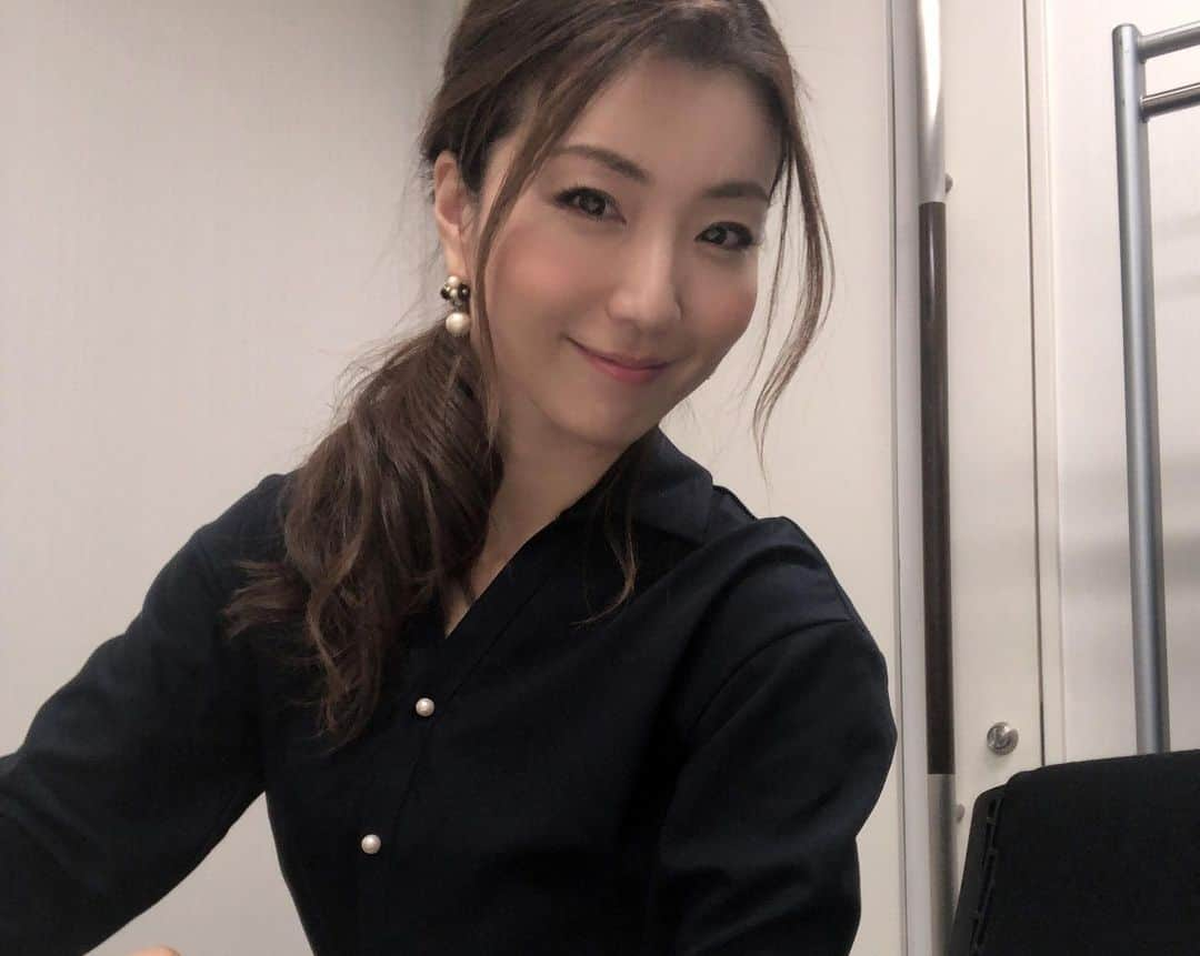 遠近由美子さんのインスタグラム写真 - (遠近由美子Instagram)「先週のこと。と思ったら、、もっと時が経ってましたが😆  日本ネーミング大賞授賞式のMCをやらせていただきました🎤　広告業界も大注目、太田ご夫妻が揃って登場するとあってメディアも大注目だったこのイベント。情報番組の取材の数もすごかったのでテレビで見かけた方も多いんじゃないかな😊　ネーミング大賞2020 記念すべき第１回の司会を仰せつかり、光栄でした！  #今年の大賞は #鼻セレブ #ふわふわしっとりティッシュ #愛用しております　 . . #日本ネーミング大賞２０２０  #太田光 #太田光代」12月16日 12時21分 - yumiko_tochika