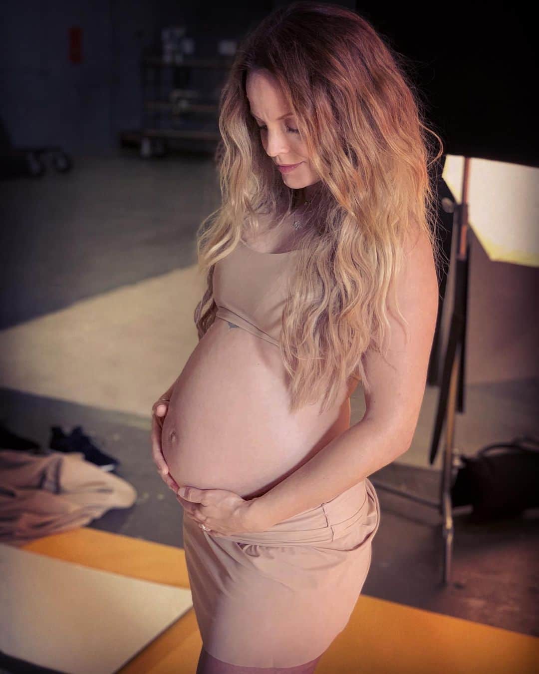 ミーナ・スヴァーリのインスタグラム：「A beautiful day spent with my “brothers” @robertti and @castillo_13 for an upcoming @peta ad💚✨ So grateful and honored to be a part of such wonder✨ #BabyHope getting bigger by the day!  #BabyBoy #VeganPregnancy #VeganBoy  ❤️❤️❤️❤️❤️❤️❤️❤️❤️❤️❤️❤️❤️❤️❤️❤️❤️❤️❤️」