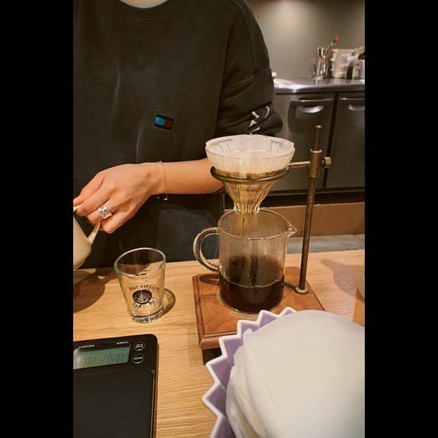 よしかわなみのインスタグラム：「ㅤㅤㅤㅤㅤㅤㅤㅤㅤㅤㅤㅤㅤ 2020は LATTEST mizumachi  にて仕事納め☕️ ㅤㅤㅤ 来年は目標とか考えてみようかな〜 まずは、今年の良かったコト・幸せだな〜って感じたコト 書き出してみようかな🤔🖋 ㅤㅤㅤㅤㅤㅤㅤㅤㅤㅤ Photo by My friend, Thx」