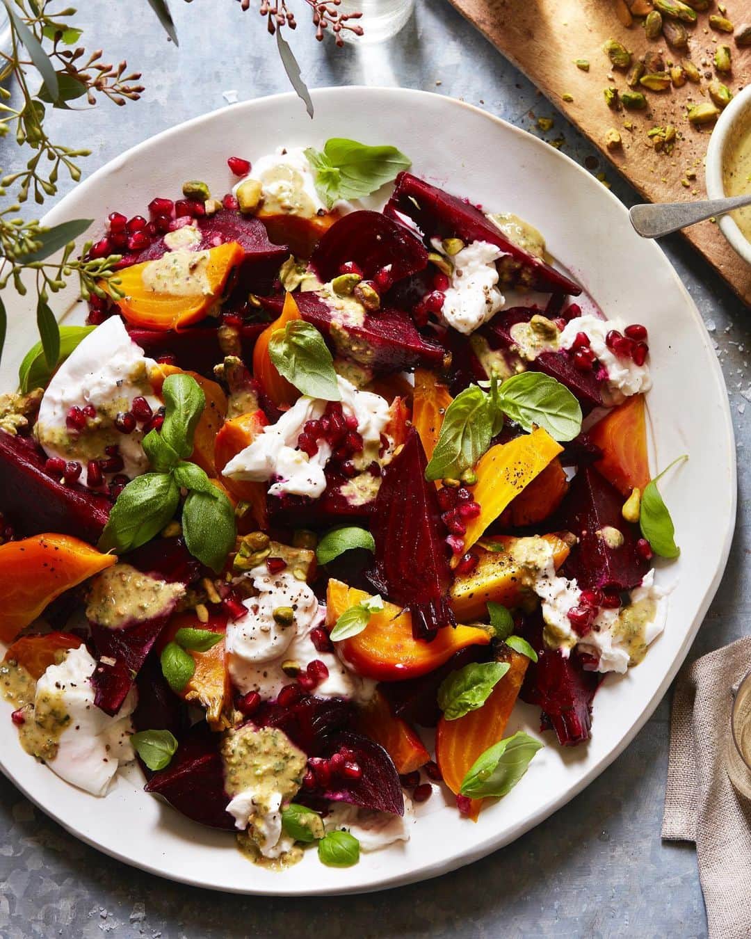Gaby Dalkinのインスタグラム：「Yesterday we tackled Christmas dinner mains / apps / soups etc and today we’re getting into side dishes! There’s a mega comprehensive Christmas Side Dish round up on the blog and honestly you could just serve these to me and call it a day!! Linked in my profile per usual! ✨ https://whatsgabycooking.com/a-complete-guide-to-christmas-side-dishes/」