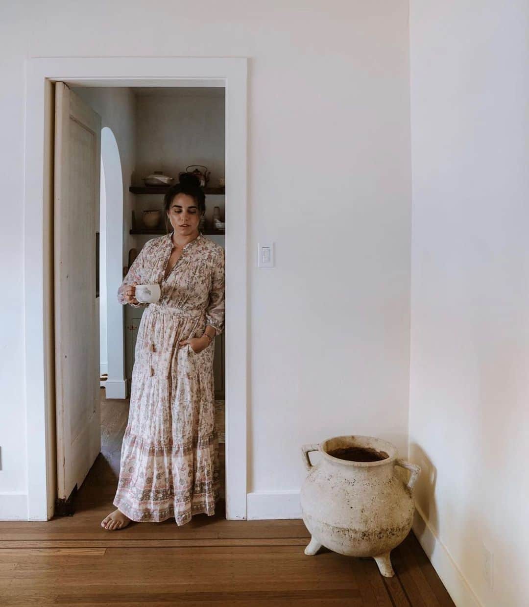 クレオベラのインスタグラム：「@bontraveler wearing the Ryker Ankle Dress at home 🕊」