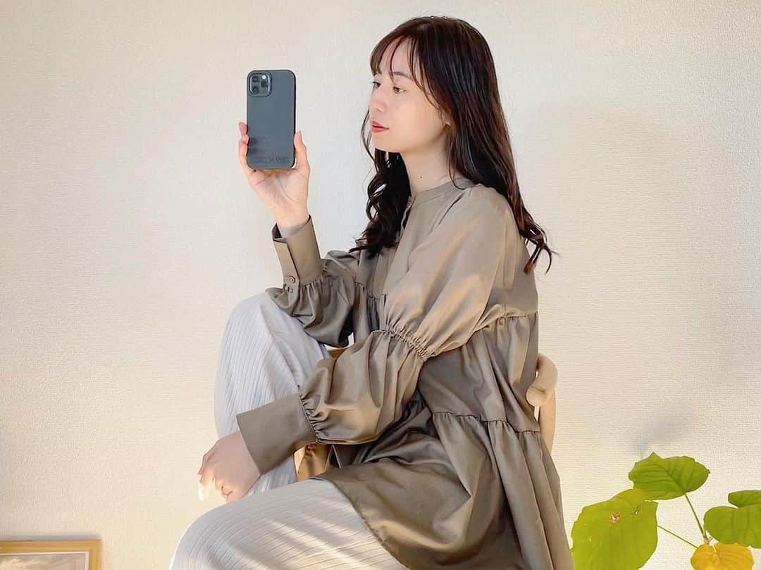 伊藤沙織のインスタグラム：「iphone12proにしてなかなか良いケースが見つからなかったのですがついにgetしました🥰 100%リサイクルされ、地球に還ることができるエコフレンドリーな素材でできたコンポスタブル ケースにしたよ🌎🌱 ケースの素材には、バイオポリマー、デンプン、竹を独自にブレンドして作った"ecotify™"が使用されているそう♻️テキストもカスタムできて、オーガニックインクでプリントしているんだって✨しかも、コンポスダブルケースがひとつ購入されるごとに木が一本植樹されるそう🌱デザインだけでなく、身近なもので地球の未来へ貢献できるところが好き☺️💕 .  @CASETiFY @CASETiFY_jp #CASETiFY #StateYourCase #CASETiFYCONSCiOUS」