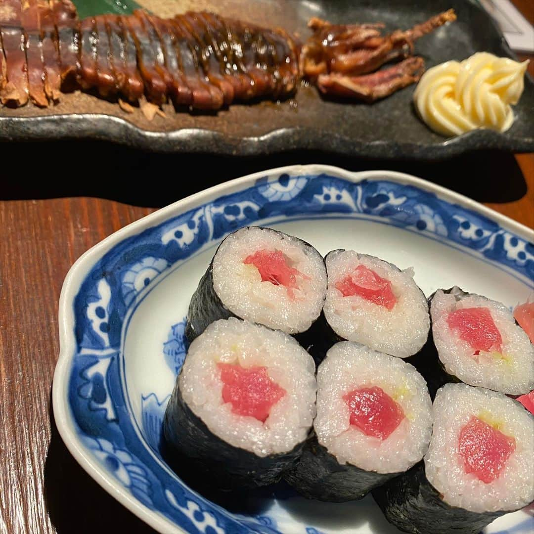 繁田梨世さんのインスタグラム写真 - (繁田梨世Instagram)「みなみちゃんと食べたお刺身が忘れられない🐟  .  . ウニにマグロにカツオのタタキに豪華盛り🥰  . . 落ち着いたらまた行きたいな〜！！  . . パワフルみなみちゃんに元気をもらったのを思い出した🥺  . . #神田#刺身盛り#豪華#お魚#ウニ#堪らん#美味しすぎる#みなみちゃん#パワフル#頑張り屋#努力家#尊敬#次回はともみんも#女子会#いつもありがとう#ギャル」12月16日 11時46分 - shigesurumedayo