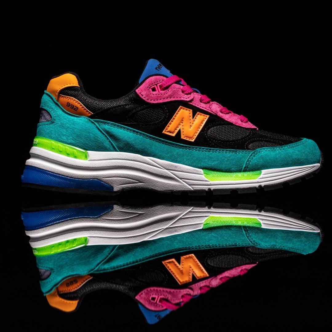 のインスタグラム：「【RELEASE✌️】12/18（fri)発売 NEW BALANCE ABC-MART　GRAND STAGE 　EXCLUSIVE M992RE GREEN/PINK(RE) ￥29,000+tax  ※お一人様１点のみのご販売となります。 ※お電話や店頭でのお取り置きなどは承れませんので予めご了承ください。   @abcmart_grandstage のプロフィールリンクもチェック💨  #kicks #sneakerhead #sneakers #sneakeraddict #tokyo #japan #kickstagram #👟 #abcmart #abcマート #abcgs #nb #newbalance #ニューバランス #992 #m992 #m992re」