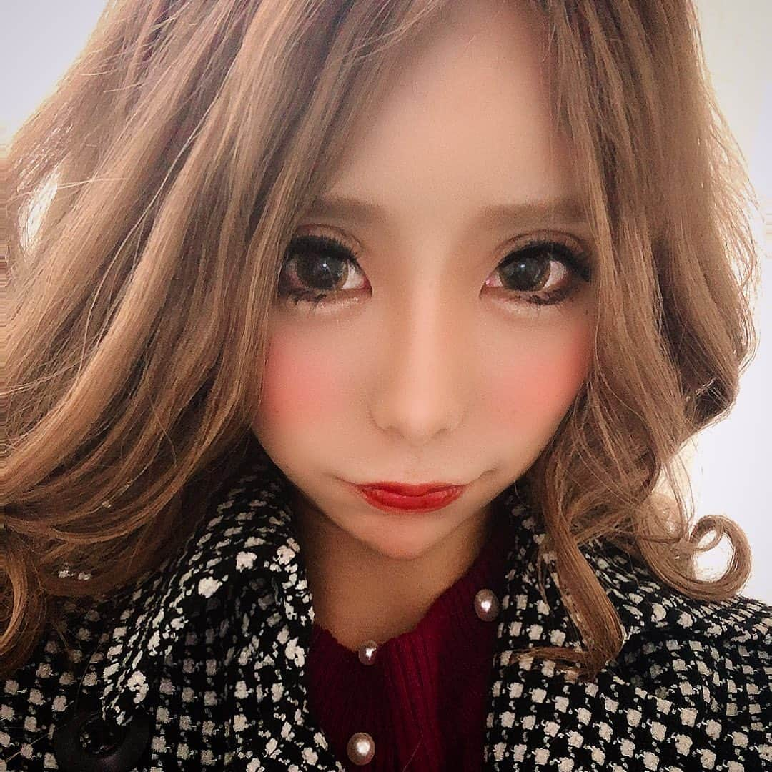 朝比奈りえさんのインスタグラム写真 - (朝比奈りえInstagram)「前期ありがとうございました💋  ワンセットだけでもいい？  これる時間を見つけて 少しでも！と 駆けつけてくださった お客様のおかげで 楽しいバースデーだったし 昨日はいい締日になりました。  本当にありがとうございました  後期はもう今日から 始まってます！  あと祝いも受付中です😆  後期も応援してるよ じゃなくて 会いに来て頂けると 入り口で飛びつかれます☺️💗  ご注意ください💋✨  待ってますね✨  こんな時期だからと バースデー行けなくてごめん！って 昨日は 遠隔振込シャンパンくれた お客様も居たり。  感謝です🥺✨  ありがとございました💋  後期は 来週24.25 クリスマスイベント🎅  27日　（日）は 特別営業になります  20〜31日まで 毎日出勤してるので よろしくお願いします🥺💗  カウントダウンパーティは あの大画面スクリーンで RIZINや笑ってはいけない見ながら 毎年恒例の 日本酒と年越し蕎麦で まったり営業です♪  楽しみだー✨✨  12月31日まで 毎日出勤しています  よろしくお願いします  (*´◒`*🍶💗  #キャバ嬢　#ポンコツ　#おさけ #朝比奈りえ　#名古屋　＃錦3 #六本木　#歌舞伎町　#ホスト ＃ナイツネット　#大阪グルメ  #ぐるめすきな人と繋がりたい  #プリティウーマン　#ダンス #ショータイム　#ショーパブではない　#キャバクラ界のディズニーランド #可愛い子しかいない　＃ヘルプがヘルプじゃない可愛さ　＃揺れるファン心　#一途な人がモテます　#推しが尊い　#令和は呪文だらけ　#尊い　#ぴえん　#大丈夫そ？　#⚫️⚫️しか勝たん！ #ぱおん　#平成はりょ！が限界です」12月16日 11時57分 - lie8862