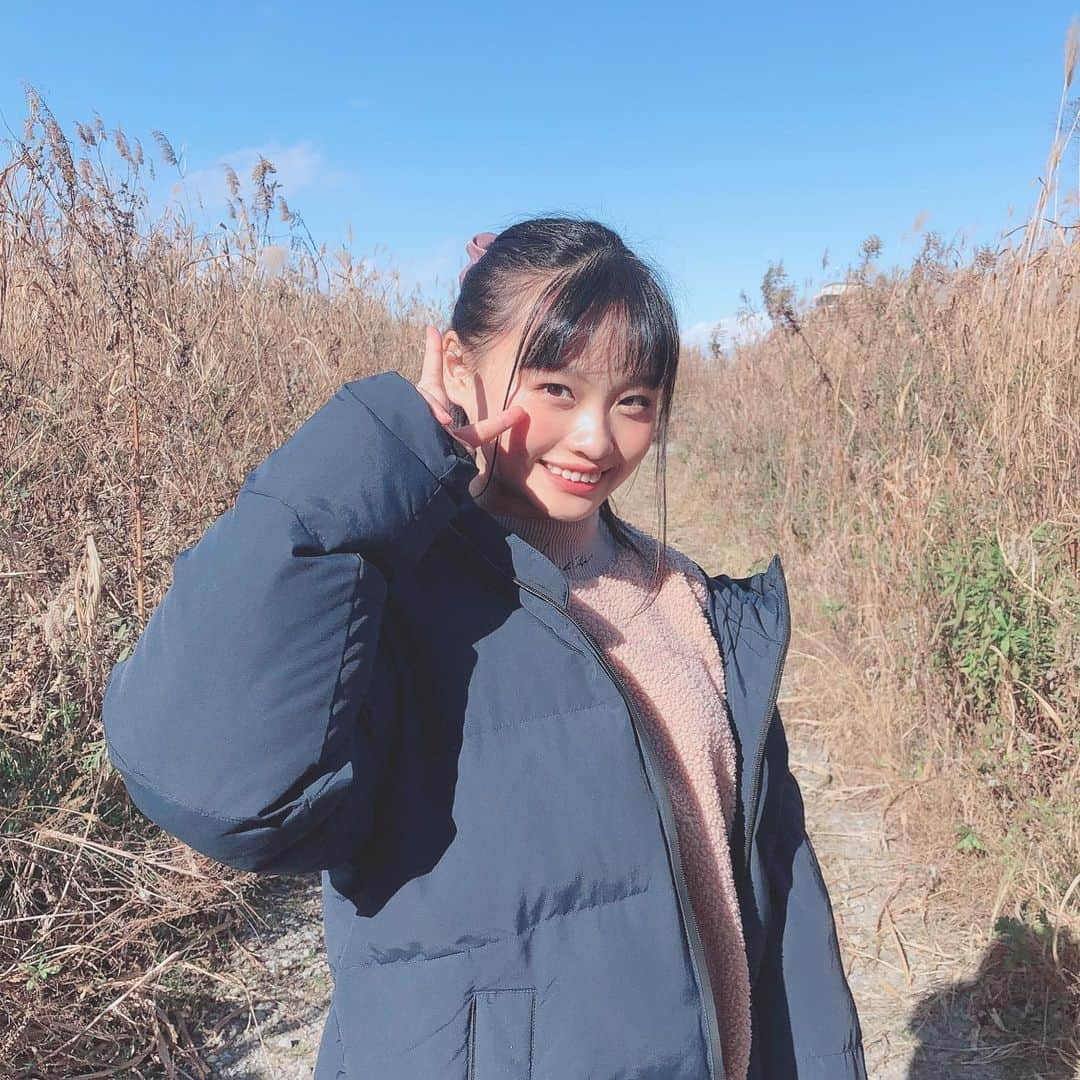 花音うららのインスタグラム：「🌞☀️ . . . . Vシネマの撮影してます♡！  今日はずっと外撮りなので寒いよ🥶 みなさんも暖かく過ごしてください🍲🖖🏻  3枚目身長高く見える🤣✨笑。」