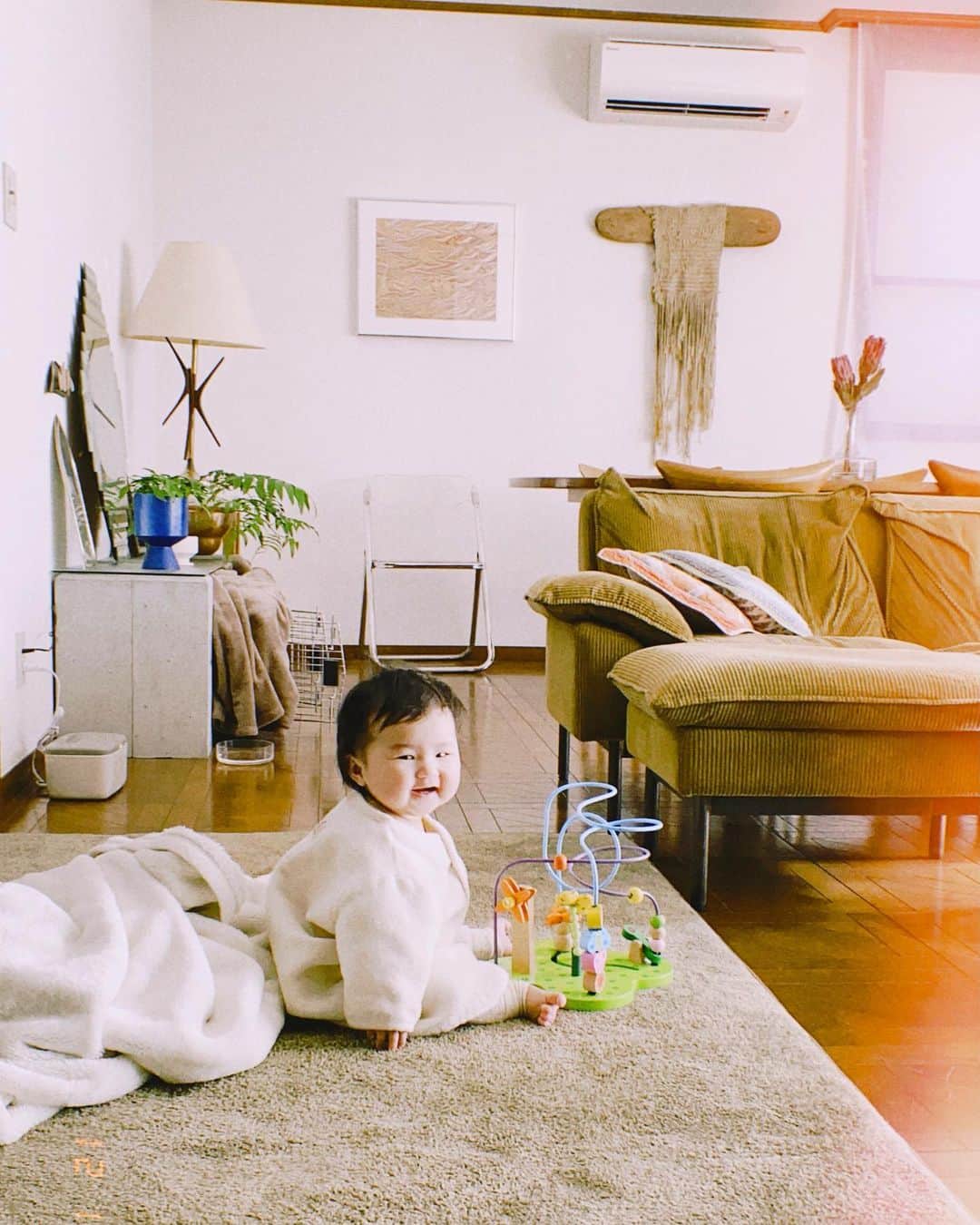 のインスタグラム：「質問もらっている フィルムっぽい写真は Dazzカメラっていう アプリで撮ってます📸  カメラロールの写真も あとからフィルム風にできるのが👌  #2枚めの抜け顔もすき」
