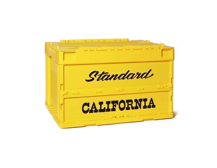 スタンダードカリフォルニアさんのインスタグラム写真 - (スタンダードカリフォルニアInstagram)「「SD Folding Container」の予約販売が本日からスタートです。  ボディは業務用で使われているタフなコンテナ。 これにサンフランシスコのNew Bohemia Signsに制作を依頼したロゴをプリント。 20kgのものを中に入れて5段まで積んでもOK。 服を入れたり、重たい本を入れてスタッキング出来ます。 キャンプグッズなどをまとめて車に積み込む時にも。 使わない時には畳んでおけばコンパクトに。 車に積んでおくと何かと活躍してくれます。  締め切りは12/22（火）です。   Color : Yellow Material : Polypropylene Open Size：H 334mm × W 530mm × D 366mm, 50L Folding Size：H 95mm × W 530mm × D 366mm Made in Japan  Price \ 5,800 (+Tax)  #standardcalifornia #スタンダードカリフォルニア #outdoorstuff #storage #household #houseware #homedecor #closetorganization #container #cargo #shelf #campfurniture #camping #キャンプ #outdoors #アウトドア #newbohemiasigns #internationalshipping #overseasshipping」12月16日 12時17分 - standardcalifornia