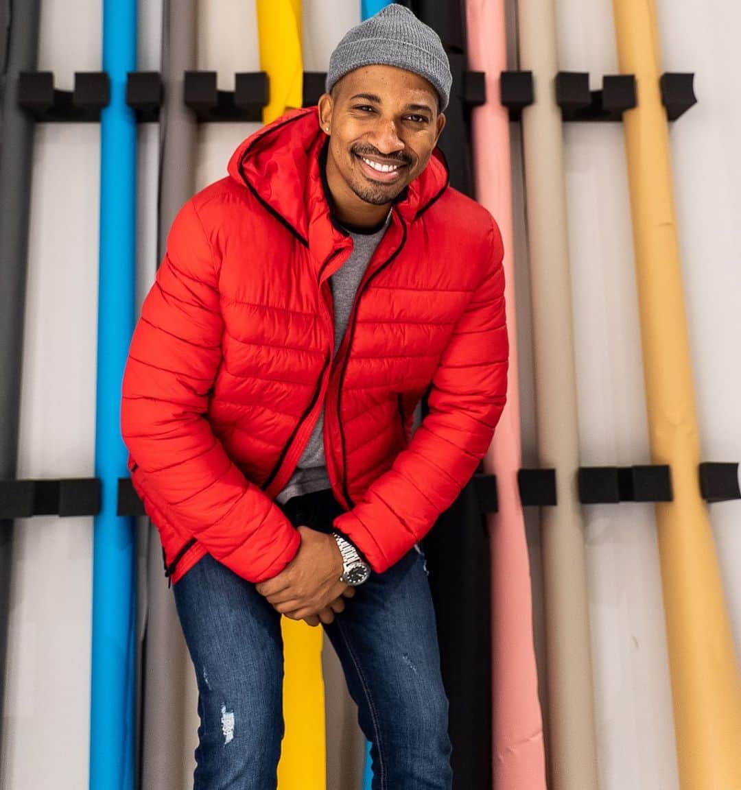 ペリーエリスのインスタグラム：「Ready for the holidays with @christiancrosby. His top pick? the packable, lightweight puffer - tap to shop his look. #LifeReadySince1976」