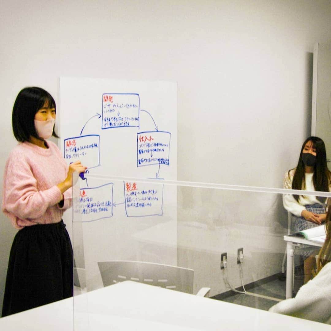 日本工学院さんのインスタグラム写真 - (日本工学院Instagram)「情報ビジネス科の学生が、ビジネスプランコンテストに向けてミーティングしたときの様子です❗ . グランプリ受賞を目指して、みんなでプランを考えています✨ . . 「#日本工学院」をチェック！！ 学生が投稿したリアルな日常風景を見ることができますよ！ . . #nihonkogakuin #専門学校 #日本工学院八王子専門学校 #日本工学院専門学校 #教職員投稿写真 #情報ビジネス科 #若きつくりびと #学生起業 #学生起業家 #起業家 #情報ビジネス #接客サービス #ビジネスプランコンテスト #経営 #事業拡大 #スタートアップ #女性社長 #女性起業家  #社長女子 #女性経営者」12月16日 12時09分 - nihonkogakuin