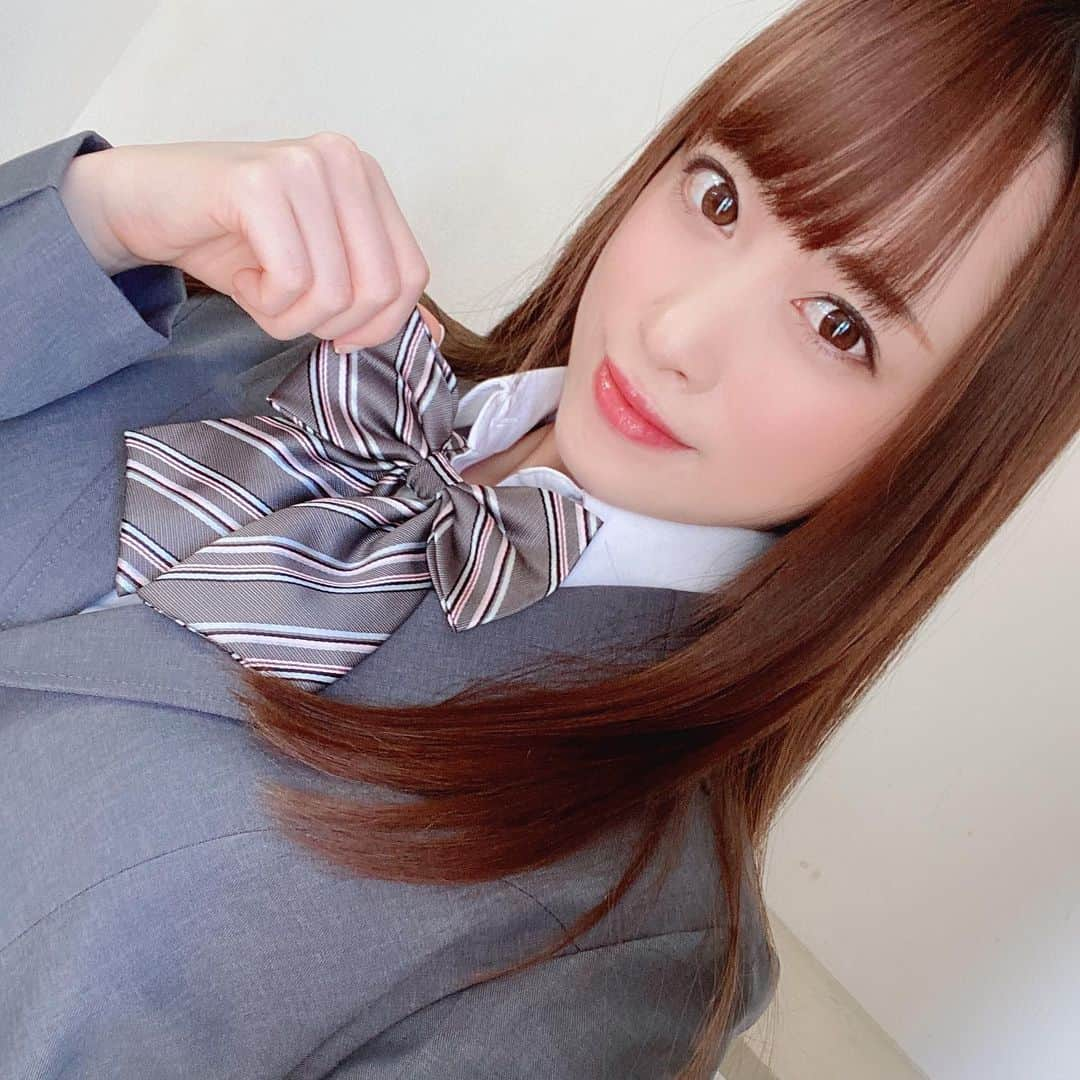 桐山結羽のインスタグラム：「✿﻿ ﻿ まだまだ制服～🌸🌸﻿ ﻿ #クルーズグループ #av女優 #AV﻿ #セクシー女優 #桐山結羽 ﻿」