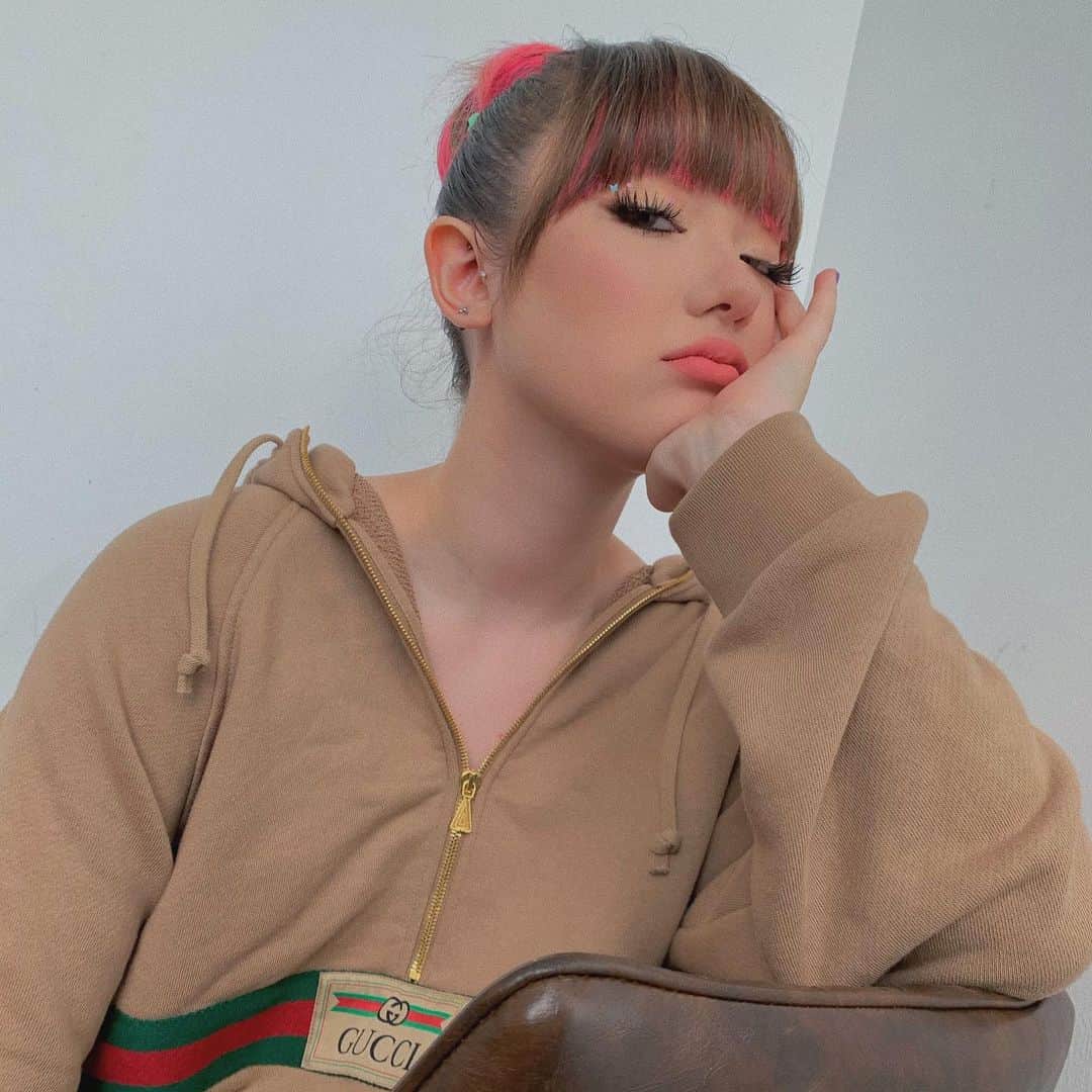 ヤンニーン・ワイゲルのインスタグラム：「On a scale of 1-10: You’re a 9 and I’m the 1 you need」