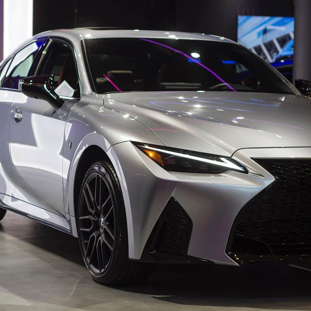 Lexus USAさんのインスタグラム写真 - (Lexus USAInstagram)「Forged at one of the most demanding testing grounds in the world: the Shimoyama track in Japan—the 2021 #LexusIS is now yours to discover at Bryant Park, NYC or Fashion Island in Southern California.」12月16日 12時15分 - lexususa