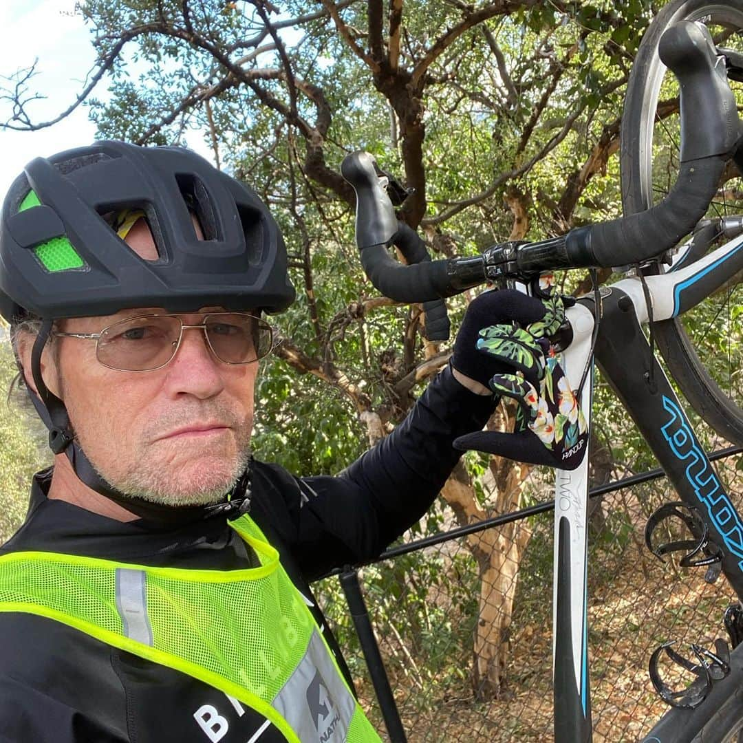 マイケル・ルーカーさんのインスタグラム写真 - (マイケル・ルーカーInstagram)「Good morning world...Went for a ride the other day and these hills around my place kicked my ass. I don’t know folks.....but, b4 Covid I was able to make it up and over the hill, this time around I Barely made it halfway up. It’s kind of like starting all over again.......wish me luck I’m gonna try it again today using a different bike with a different gear ratio. I’ll let y’all know how it goes.」12月16日 3時23分 - michael_rooker