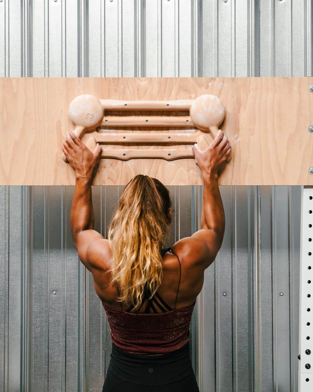 ミーガン・マーチンさんのインスタグラム写真 - (ミーガン・マーチンInstagram)「The opportunity to get stronger is always there!!! This is the wood palm board and it’s available @rei!!!  @soill」12月16日 3時21分 - meaganmartin89