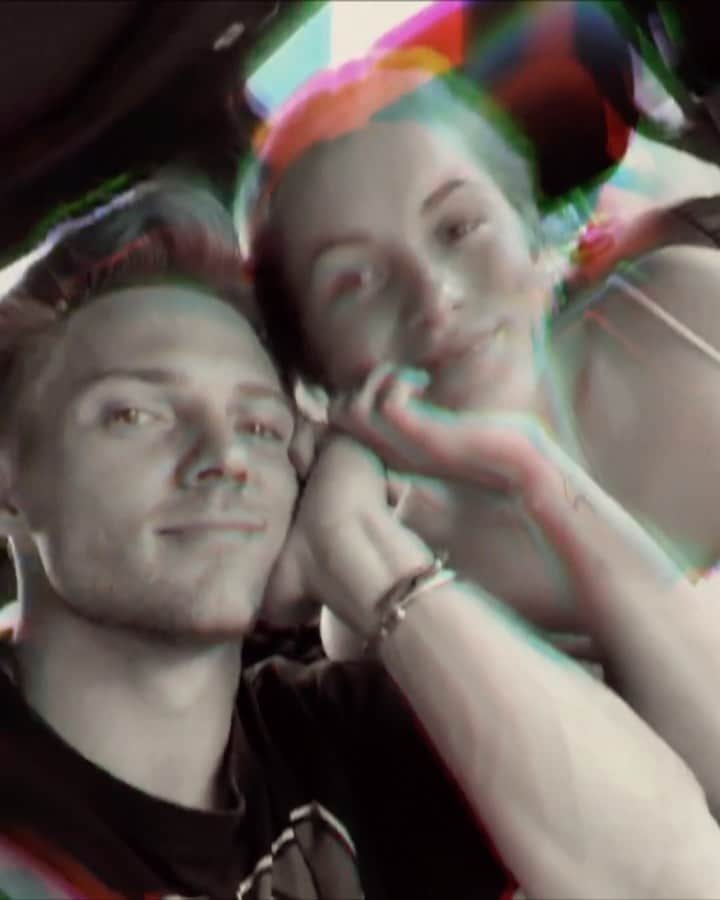 スティーブ・クックのインスタグラム：「Happy birthday babe!! @morganrosemoroney!  My favorite thing about you is how fully you live life. Always present in the moment. Your positive energy is contagious and you light up everyone you come into contact with. People can’t help but to be in a better mood when around you... even when you purposely step on their white Jordan shoes and then laugh at their reaction 😈😈. You’ve shown me the “Good life” 😉 and as I’ve said before - “you calm my storm” . Im sorry I can’t be with you on your birthday. The last seven months have been tough, but your dedication to “us” has only made us stronger.. Im so thankful for you! HAPPY BIRTHDAY 🎁🎈🎊🎂 BIG 24!!」