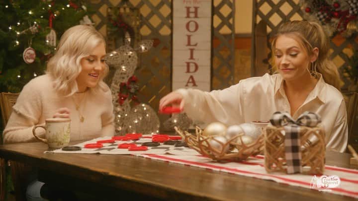 Maddie & Taeのインスタグラム：「Join us for @CrackerBarrel’s holiday premiere of Sounds of the Season TOMORROW at 8 p.m. ET/7 p.m. CT! We’re excited to be with our friends @CarrieUnderwood and @RunawayJuneOfficial, for exclusive holiday games, stories and special musical performances! #CrackerBarrelMoment」