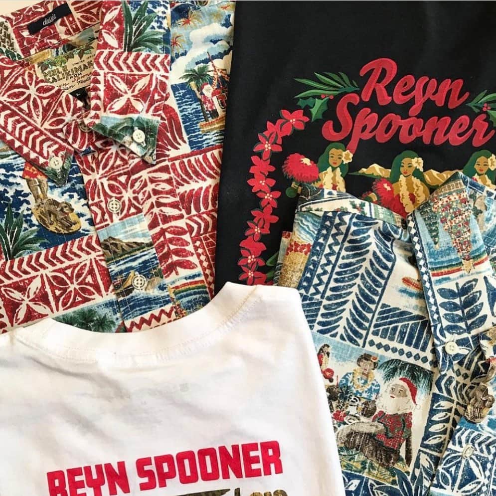 レインスプーナーのインスタグラム：「At Reyn Spooner, we’ve been commemorating Hawaiian Christmas since 1984 with limited edition Aloha shirts. For all the collectors out there, we want to know your favorite year/design. Photo: @hobiesurfshop」