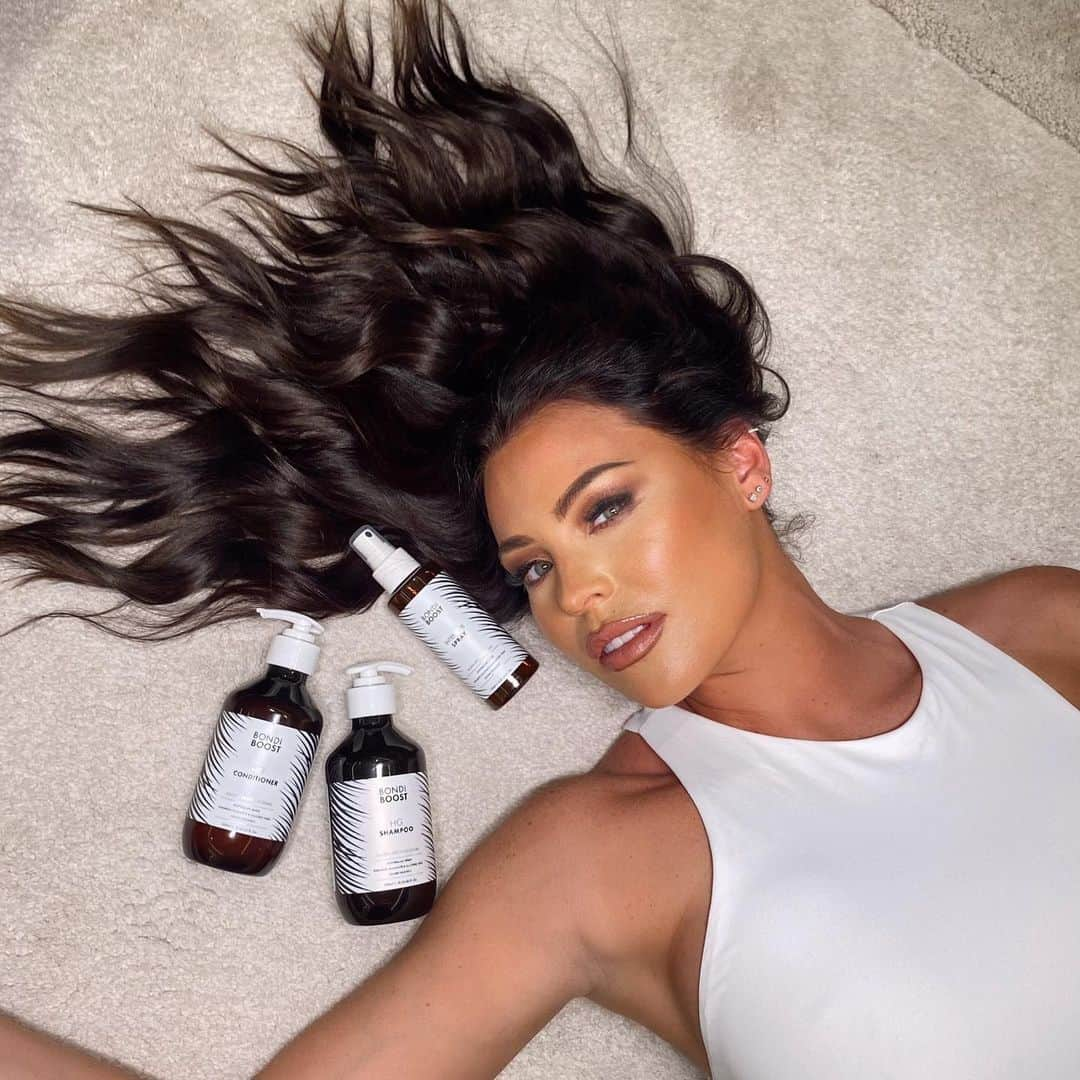 Jessica Wrightさんのインスタグラム写真 - (Jessica WrightInstagram)「Well guys I’ve been loving the @bondiboost hair growth range and I can really feel an improvement in my hair. My hair feels a lot thicker and healthier already. The products help to stimulate faster hair growth and they smell like peppermint! Gorgeous !! 🙌 #bondiboost #boostyourroots #ad」12月16日 4時30分 - jesswright77