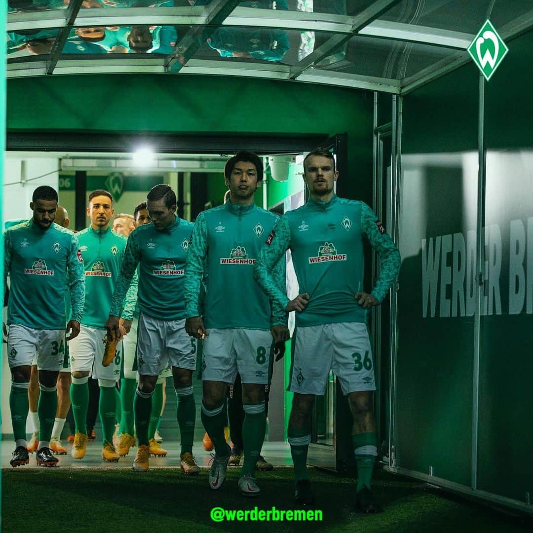 ヴェルダー・ブレーメンさんのインスタグラム写真 - (ヴェルダー・ブレーメンInstagram)「Vorwärts grün-weiße Jungs!🟢⚪️ _______ #werder #bremen #svw #svwbvb #lebenslanggrünweiß #nordphoto」12月16日 4時32分 - werderbremen