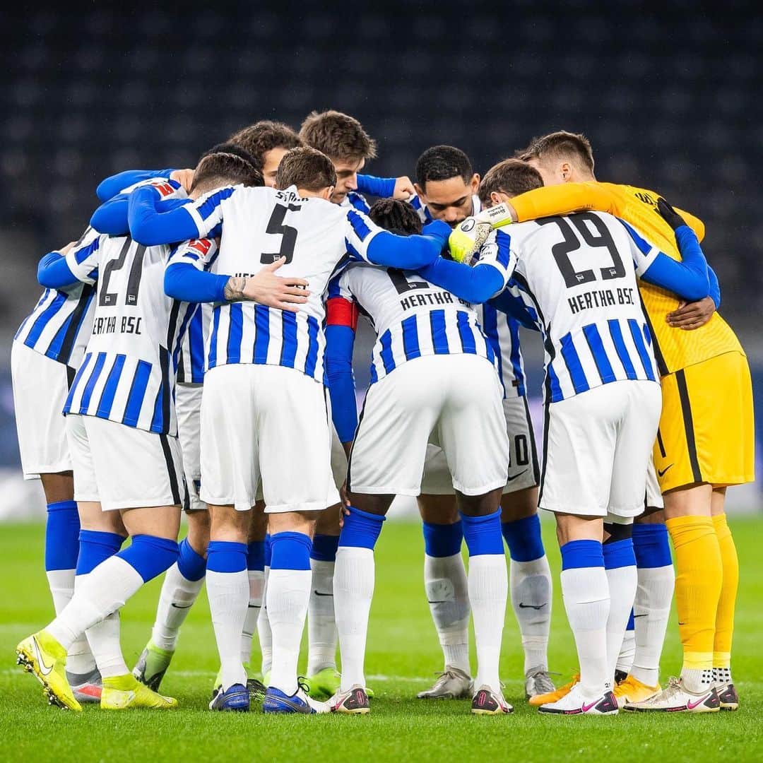 ヘルタ・ベルリンのインスタグラム：「✊💙 . . #BSCM05 #HaHoHe #herthabsc」