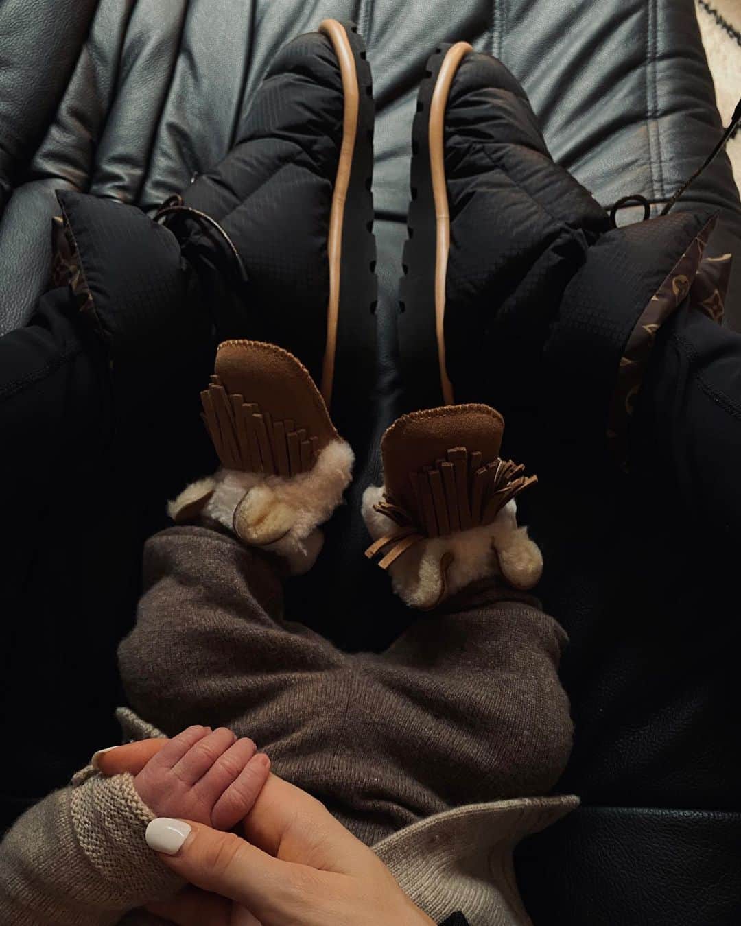 ペニーレ・タイスベックのインスタグラム：「Couch potatoes 🤎」