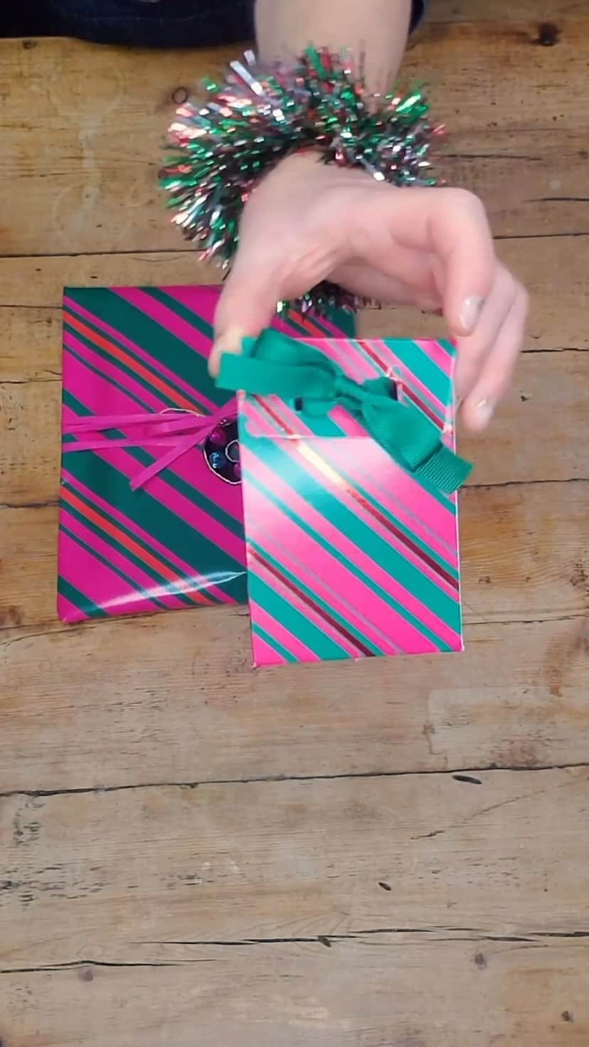 アクセサライズのインスタグラム：「On the 4th day of wonder Accessorize gave to me ... WRAP STAR 🌟   You’ve got the gifts, now it’s time to wrap the presents 🎁   Gotta get out quick? We’ve got your wrapping sorted.   Tap the link in our bio to shop  #Accessorize #WonderFilled」