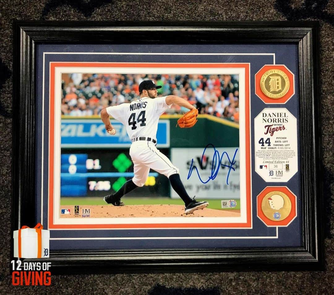 デトロイト・タイガースさんのインスタグラム写真 - (デトロイト・タイガースInstagram)「Tag a friend below ⬇️ and you + that friend could win one of these @danielnorris18 autographed photos with a piece of game-used baseball as part of our #12DaysOfGiving.」12月16日 5時11分 - tigers