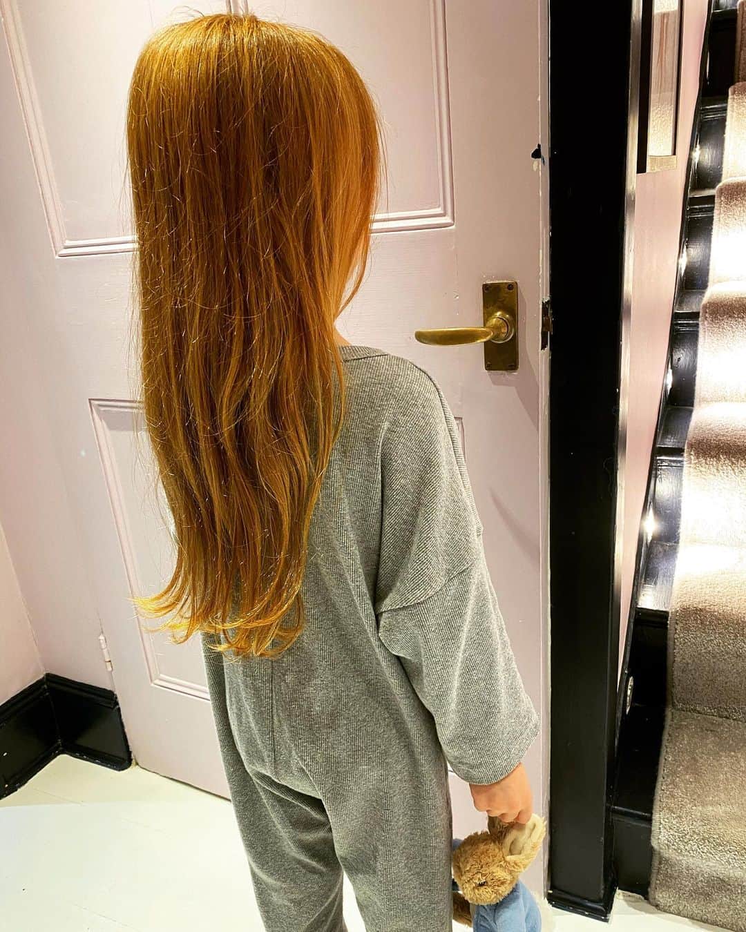 ファーン・コットンのインスタグラム：「The dreaded night of the hair wash and de-tangle but so satisfying once done. #mygingerqueen」
