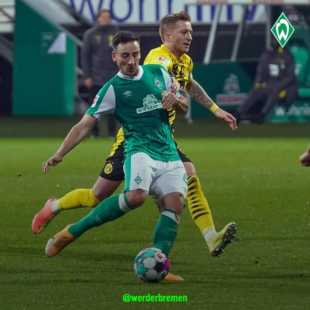 ヴェルダー・ブレーメンさんのインスタグラム写真 - (ヴェルダー・ブレーメンInstagram)「Und rein damit!💪 _______ #werder #bremen #svw #svwbvb #möhwald #bundesliga #osterdeich #nordphoto」12月16日 5時20分 - werderbremen