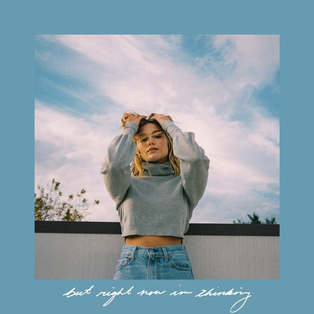 オリヴィア・ホルトのインスタグラム：「☁️☁️ u might b worth it 💭 12.18」