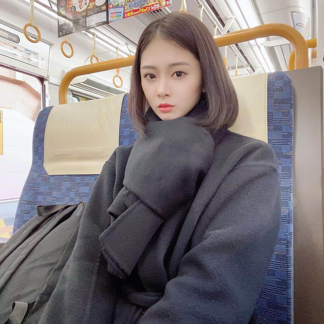 和田安佳莉のインスタグラム：「おはようございます。 今日も今日とて極寒。 今年の年末年始は寂しいなあ。 孤独死しませんように。 . #珍しく朝ニュースを見たら悲しい気持ちになった #いつまでこの状態が続くのか」