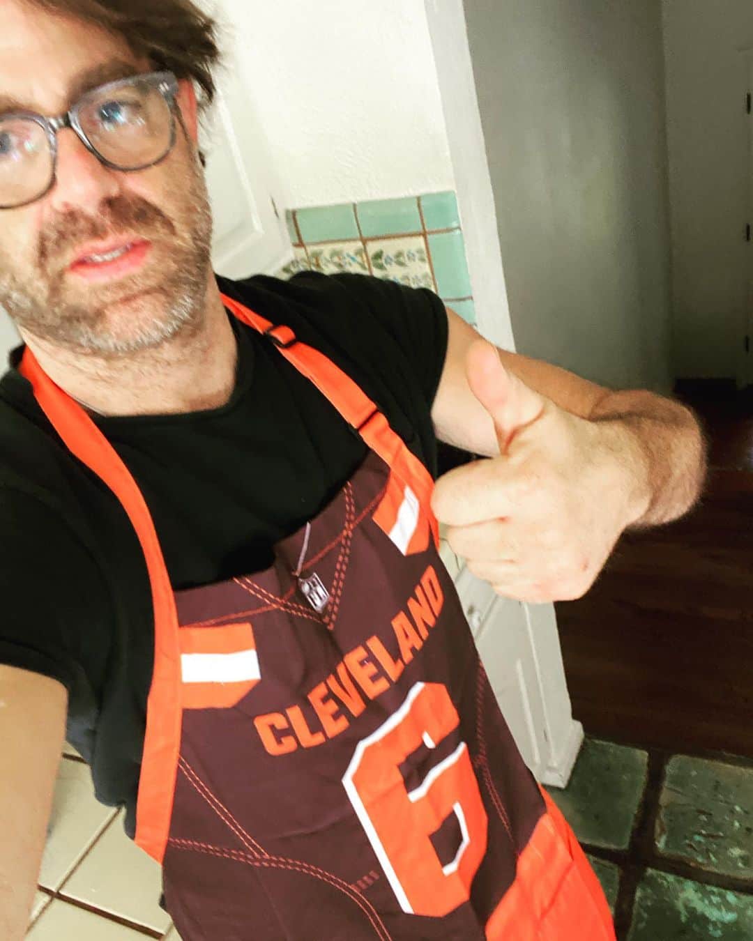 ポール・アデルスタインのインスタグラム：「When your oldest friend (not from Cleveland, not on IG) sends you something you wear it PROUDLY. #GoBrowns #GoCook」