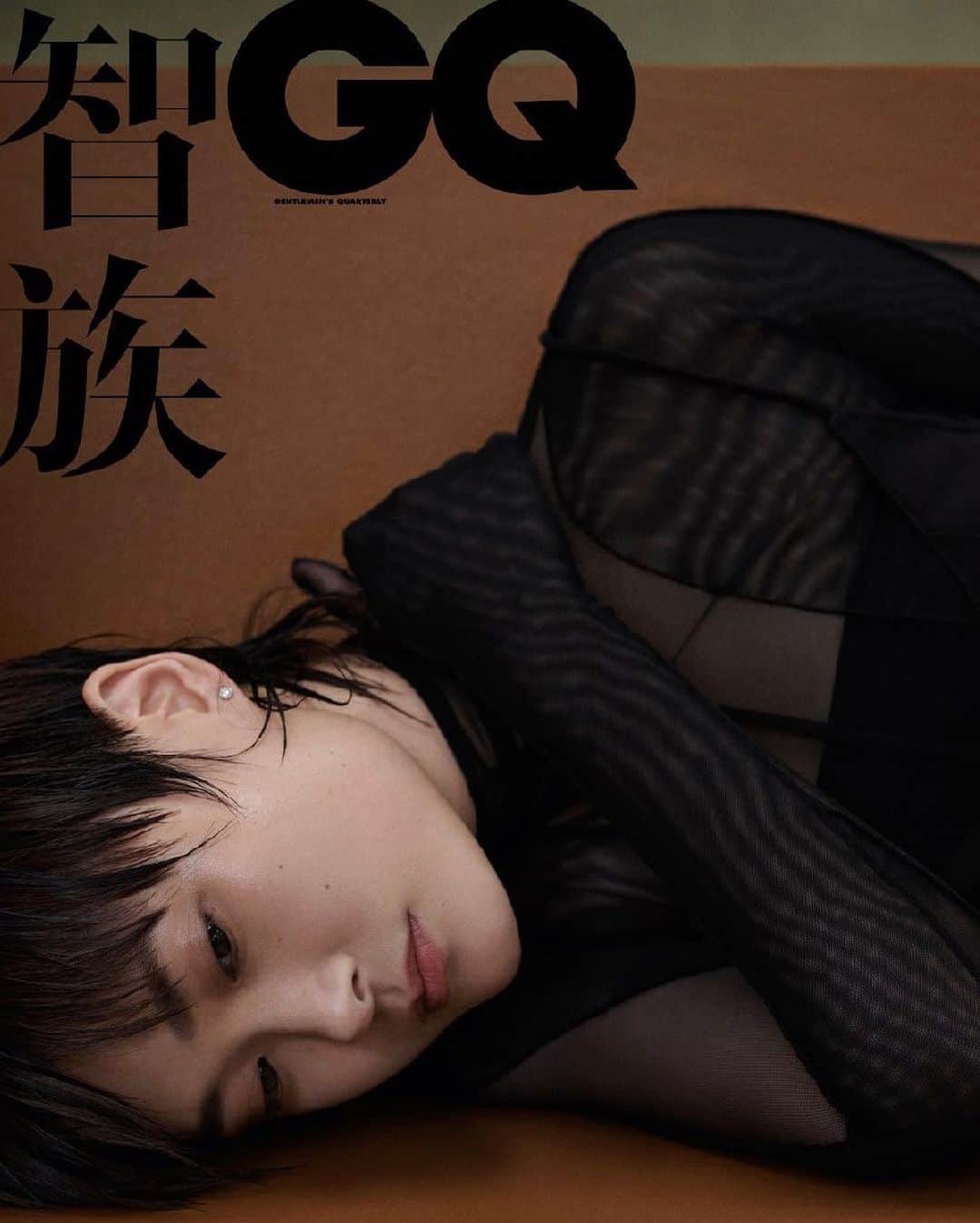 ミュグレーのインスタグラム：「@urnotchrislee wears MUGLER by @cadwallader on the cover of @gqchina  - - Magazine @gqchina  Photographer @trunkxu  Stylist @ruiqihey  #mugler」