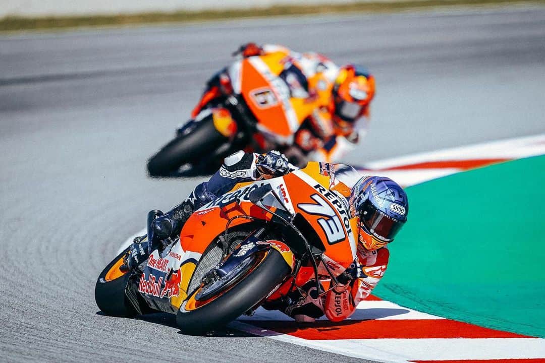 レプソル・ホンダのインスタグラム：「#TheYearThatWas - #CatalanGP ⠀⠀⠀⠀⠀⠀⠀⠀⠀ There was no stopping this season as the train kept on rolling! Back on home soil and a certain someone paid us a little visit...」