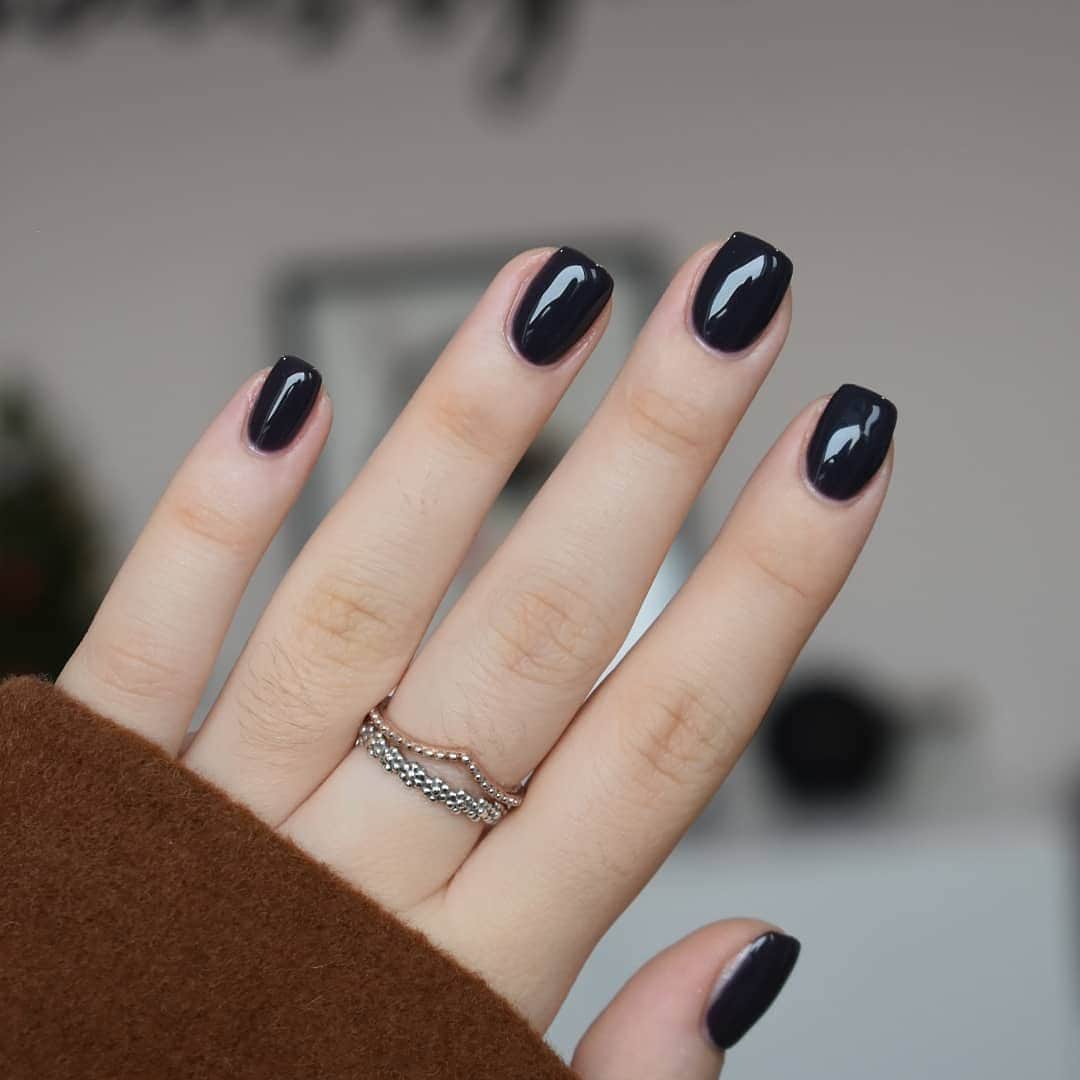 OPIさんのインスタグラム写真 - (OPIInstagram)「Can you guess what this dark shade is? Here's your hint: 👩‍🦰❄️🦊 By: @nailsby_mai  #OPIObsessed #ColorIsTheAnswer #NOTD #NailSwag #NailsOfInstagram #NailsOnFleek #NailPolish #Nails #OPI #darknails」12月16日 5時48分 - opi
