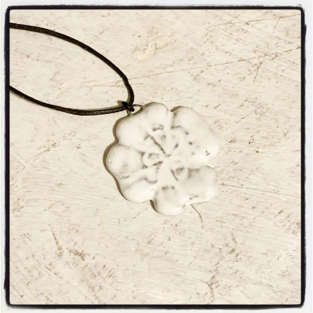 イネス・ド・ラ・フレサンジュさんのインスタグラム写真 - (イネス・ド・ラ・フレサンジュInstagram)「Love this clover from @simoneruesaintsimon #xmaspresent #idea  #bijoux ##greatshop #ruesaintsimon #paris #parisianstyle #myfriendshavetalent」12月16日 5時49分 - inesdelafressangeofficial