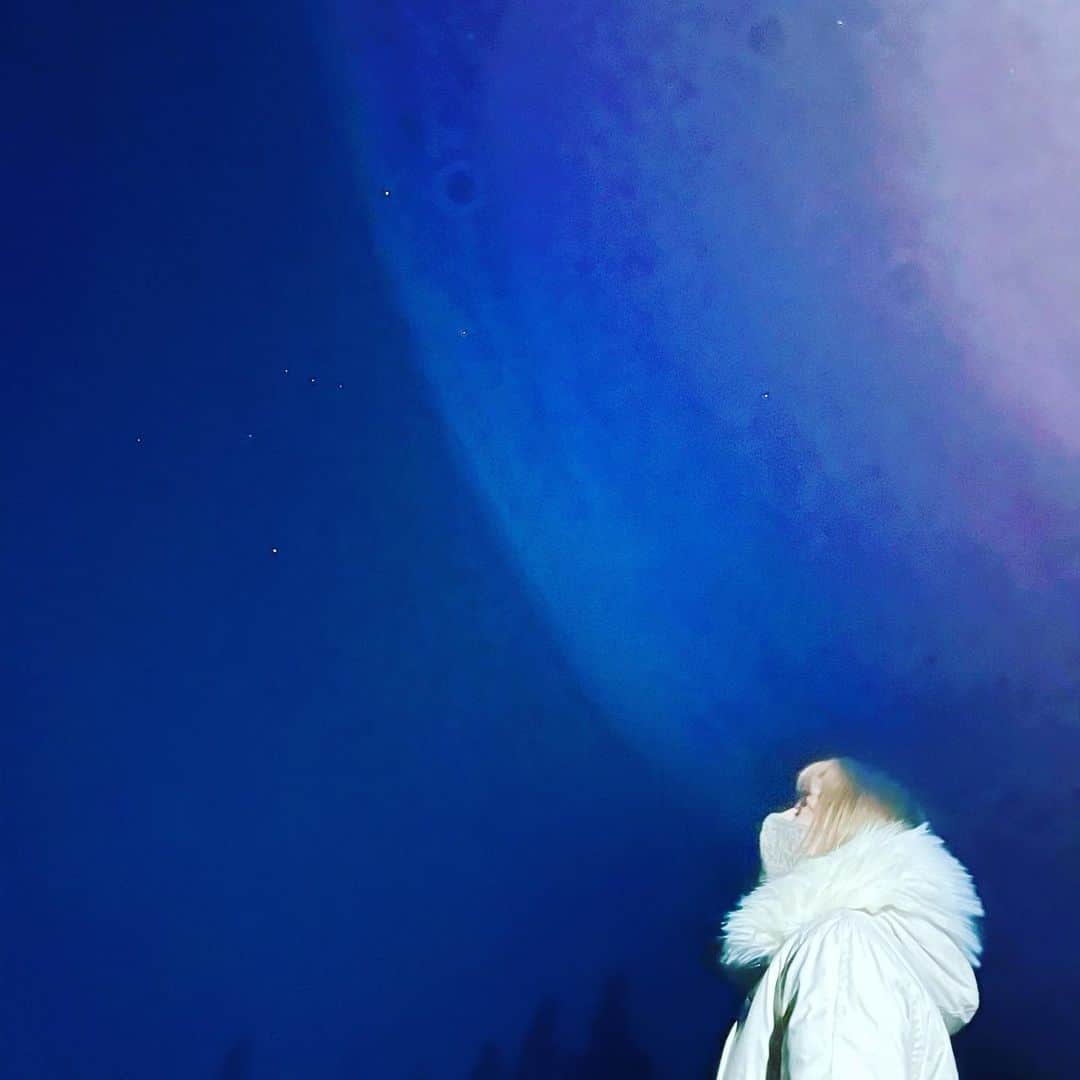 のインスタグラム：「🌌 いつも通りのある日のこと 君は突然立ち上がり言った 「今夜 星を見に行こう」」