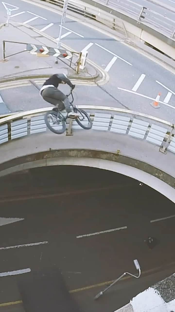 レッドブルのインスタグラム：「watching that first clip like: wait, where’d he go? 😮 w/ @sebastiankeep  #redbull #givesyouwiiings #bmx #bikelife #fromwhereiride」