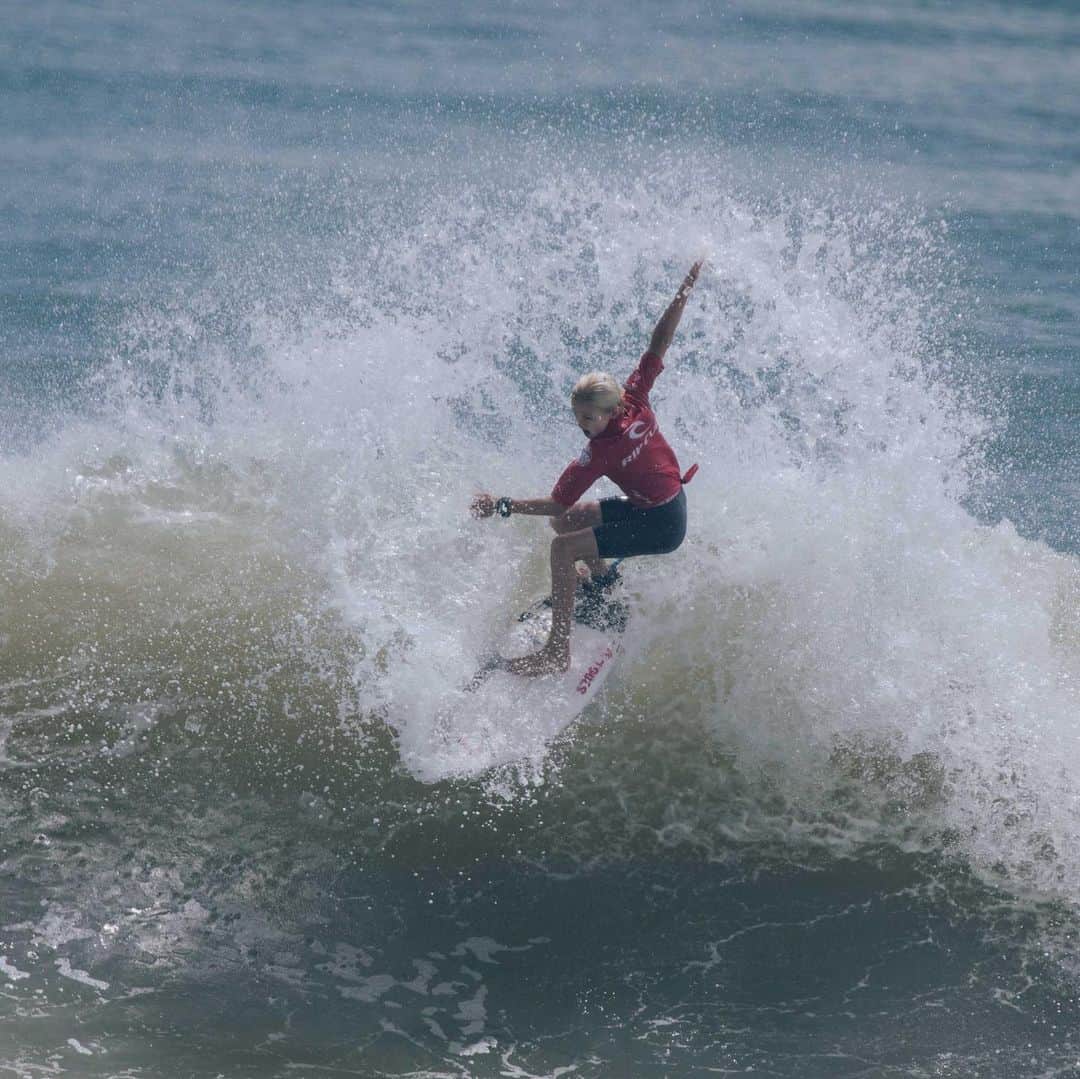 Rip Curl Australiaさんのインスタグラム写真 - (Rip Curl AustraliaInstagram)「Day 2 of the Rip Curl #GromSearch was graced with pumping 3ft swell at Alexandra Headlands, QLD.⁠⠀ ⁠⠀ Today will decide our champions... who will they be? Stay tuned to our IG stories!⁠⠀ ⁠⠀ @surfingqueenslandinc⁠⠀ 📸  @claytenn」12月16日 6時04分 - ripcurl_aus