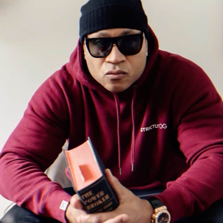 LL・クール・Jのインスタグラム：「DAY THREE!! Today I'm giving away the Rock The Bells Certified Hoodie!!!  Entry Guidelines: • Follow me (@LLCOOLJ) AND @ROCKTHEBELLS on Facebook  • Comment 💯 below when done  *BONUS ENTRIES if you share this post to your stories*   Available on ROCKTHEBELLS.COM   Giveaway will take place from 12/13-12/24. Winner will be selected daily and contacted via Instagram, Twitter or Facebook DM (depending on the entry guidelines). Winner must be 18+ and based in the US with a public profile. This contest is not sponsored, administered, or associated with Instagram, Inc. By entering, entrants confirm that they are 18+ years of age, and agree to Instagram's terms of use. Link in bio to the Terms & Conditions.」