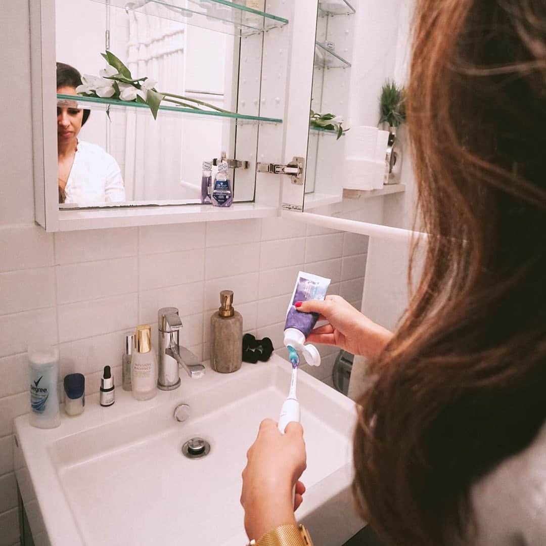 Philips Sonicareさんのインスタグラム写真 - (Philips SonicareInstagram)「We absolutely adore this picture and quote from @Yogimahvidds: “it’s the most subtle and consistent acts that have a huge impact.” Taking care of your oral health may seem like a small step, but it can greatly affect your overall wellbeing. What routines are helping you stay healthy right now? Let us know in the comments below! #PhilipsSonicare」12月16日 6時17分 - philipssonicare