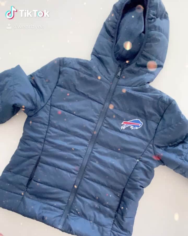 エリン・アンドリューズのインスタグラム：「The @wearbyea Packable Puffer Jacket! The perfect gift this season! 🎁  • #EveryWEAR #AnyWEAR」