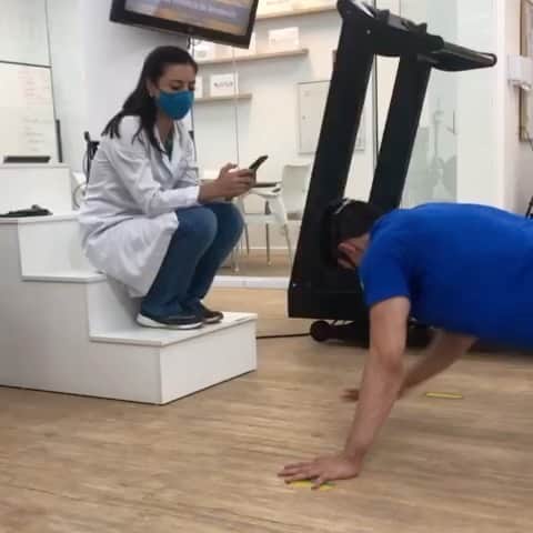 アルトゥール・オヤカワ・マリアノのインスタグラム：「Mais um dia de testes aqui no @vita.org.br .  Check up completão pós 7 meses de cirurgia do ombro! 💪🏼✅🙏🏼 15 segundos em teste de agilidade....adivinhem quantas vezes foram???😅 Muito Obrigado! 🙏🏻 ☺️ @andreiamiana @vita.org.br  Vamos que vamo #roadtotokyo  • • •  #EsporteClubePinheiros #ComitêOlimpicoBrasileiro #COB #Caixa #Cbg #BolsaPodio  #ForçasNoEsporte #Cda #Petrobras #TimePetrobras #Aminovital #TimeAjinomoto」