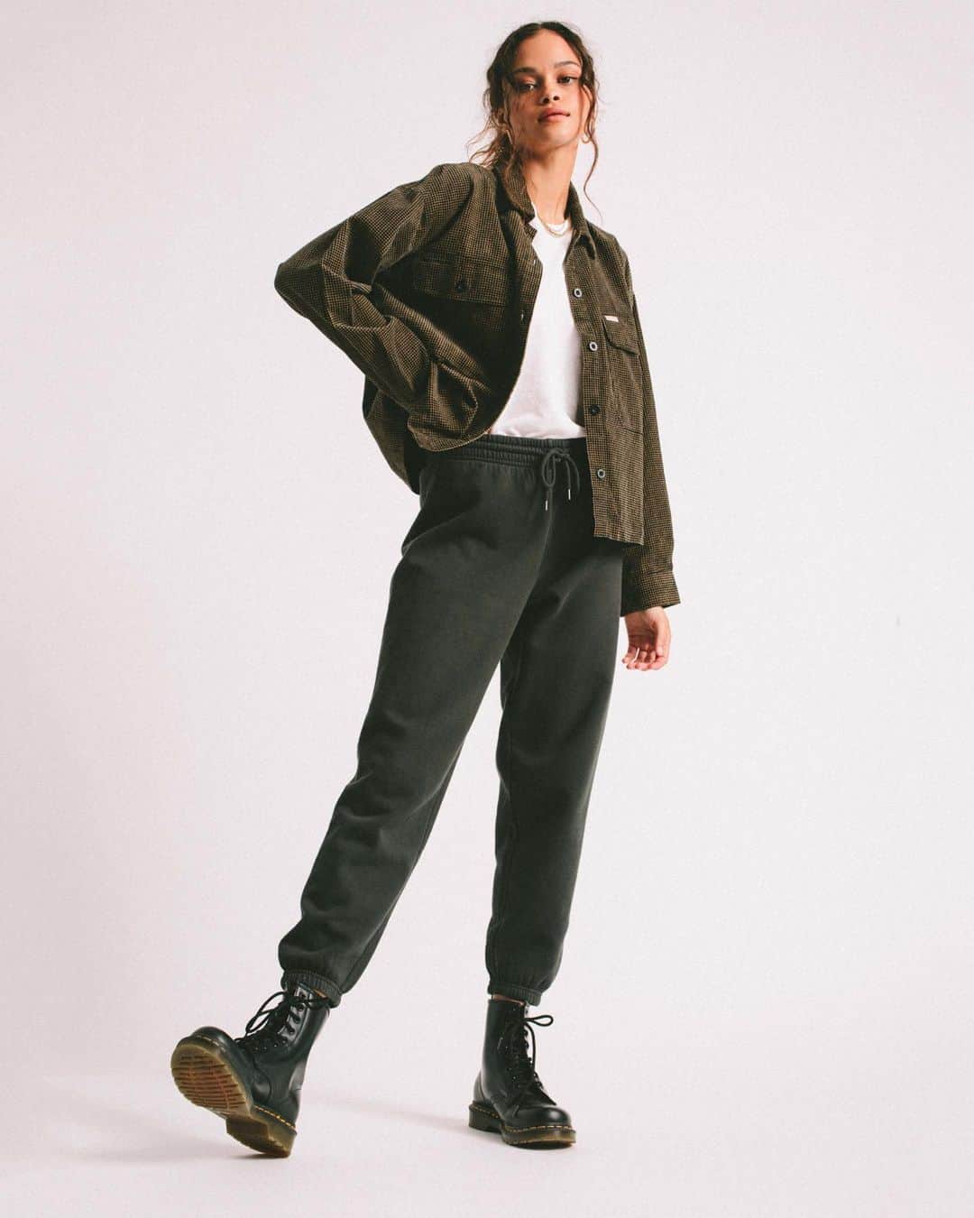 ブリクストンのインスタグラム：「You look comfortable — from the Bowery Flannel to the Utopia Jacket and Heist Beanie, we’ve got options.」