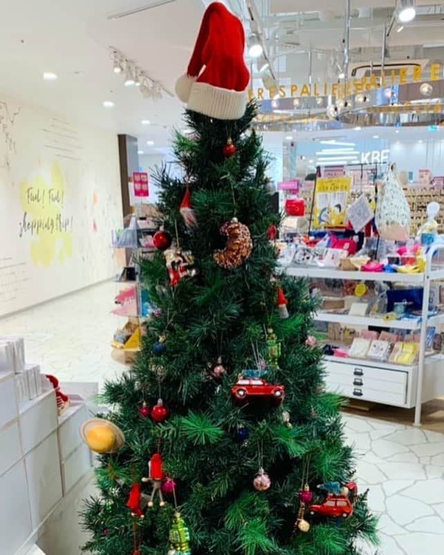 のインスタグラム：「おはようございます(๑′ᴗ‵๑)✨ Kiss FM KOBE「4SEASONS」、今朝も7時30分から⏰宜しくお願い致します💖  #1日1クリスマスツリーinKOBE #FlyingTigerCopenhagen #OPA三宮ストア」