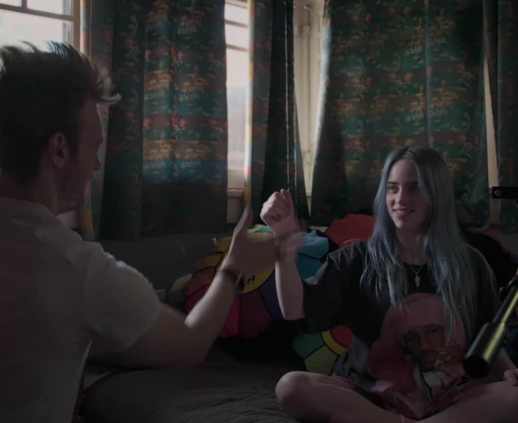 E! Onlineさんのインスタグラム写真 - (E! OnlineInstagram)「The new trailer for Billie Eilish's upcoming documentary just dropped, giving fans a very intimate look into her personal life. Head to the link in bio to see her family, old home videos, and Billie achieving a major teenage milestone. (📷: YouTube)」12月16日 7時02分 - enews