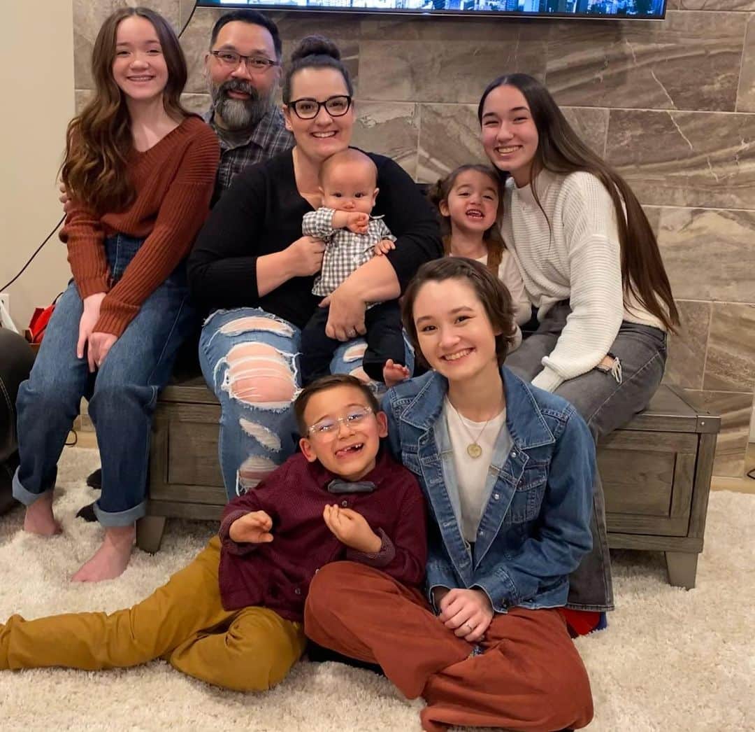 クリスティン・ベルさんのインスタグラム写真 - (クリスティン・ベルInstagram)「Brad and Jamie Yamaguchi's eldest daughter, Abby, is currently battling an aggressive form of brain cancer. In order to protect their immunocompromised daughter, they have not been able to return to their jobs as healthcare workers in the ER. We hope a year of Hello Bello bundles for their new baby will give them one less thing to worry about. Yamaguchi family, our thoughts are with your family during this difficult time. Sending peace and love your way. ❤ @jamie_why  @hellobello」12月16日 6時55分 - kristenanniebell