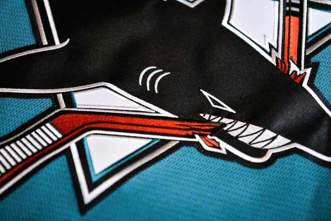 NHLさんのインスタグラム写真 - (NHLInstagram)「Sign us up for these 30th Anniversary Sharks jerseys. 🙋‍♂️🙋‍♀️ (📷 @sanjosesharks)」12月16日 6時59分 - nhl